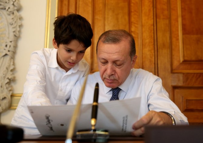 Erdoğan, Torunu Ömer Tayyip’le Fotoğraflarını Paylaştı