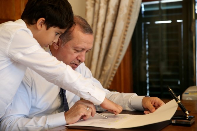 Erdoğan, Torunu Ömer Tayyip’le Fotoğraflarını Paylaştı