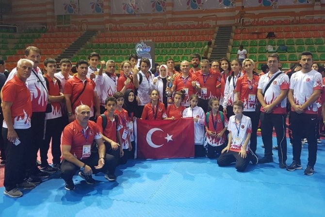 Taekwondoda Yıldızlar Dünya İkincisi Oldu