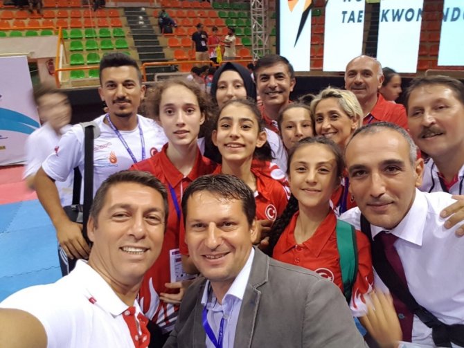Taekwondoda Yıldızlar Dünya İkincisi Oldu