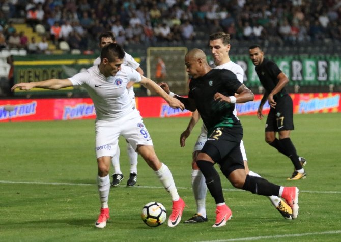 Akhisar 10 Kişiyle Kazandı