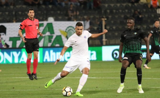 Akhisar 10 Kişiyle Kazandı