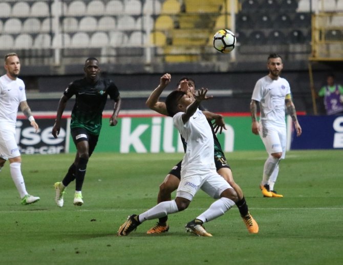 Akhisar 10 Kişiyle Kazandı