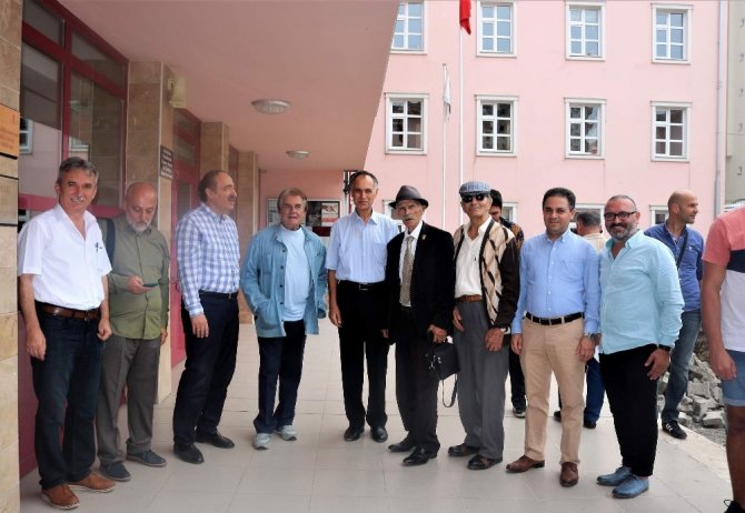 Akçaabat’ta Plastik Sanatlar Çalıştayı Sergisi