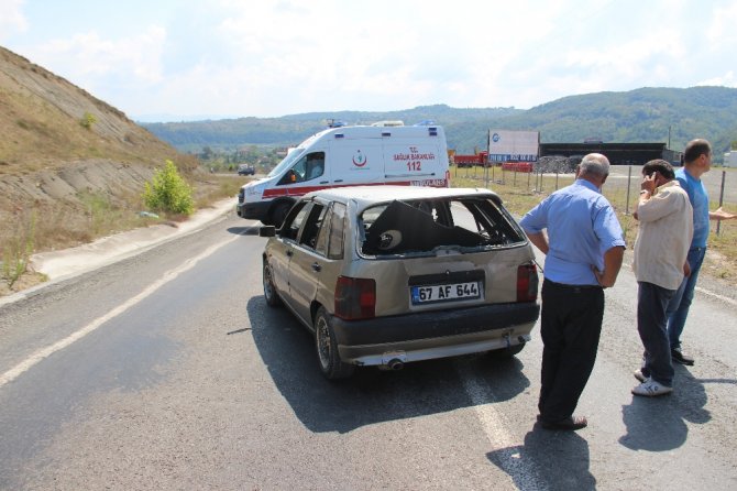 Minibüs Otomobile Çarptı: 2 Yaralı