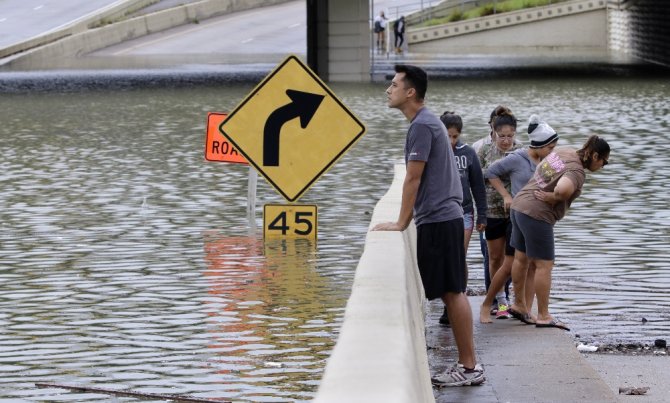 Houston’da Sel: 6 Kayıp