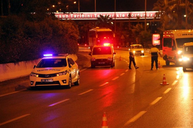 Sulama Tankeri Tramvay Yoluna Uçtu: 2 Yaralı