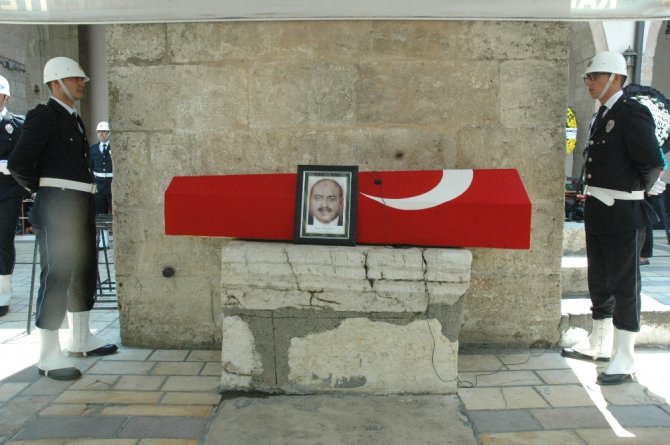 Eski Bakan Paksu Son Yolculuğuna Uğurlandı