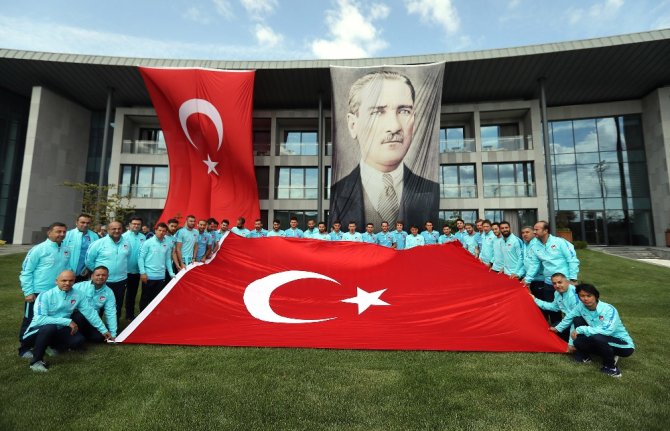 Millilerden 30 Ağustos Pozu