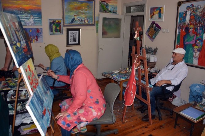 Başörtülü Diye Okuldan Atıldı, 56 Yaşında Üniversiteli Oldu
