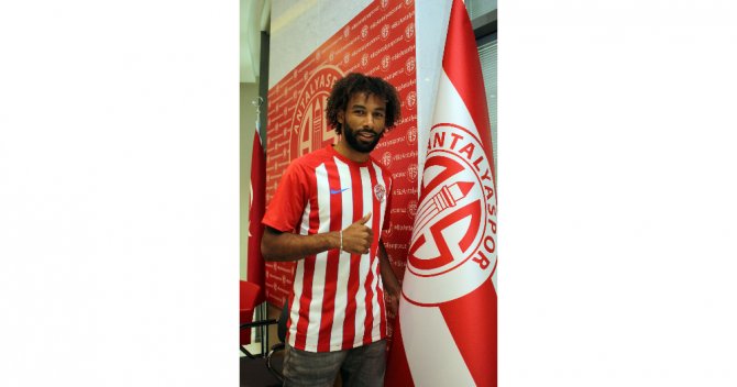 Antalyaspor’da Sangare 3 Yıllık Sözleşme İmzaladı