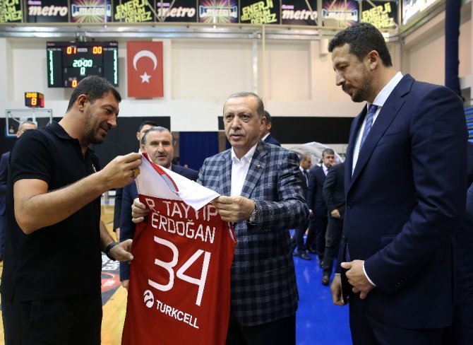Cumhurbaşkanı Erdoğan’dan 12 Dev Adam’a Moral Ziyareti