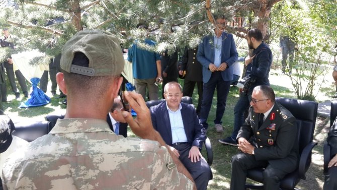 Başbakan Yardımcısı Akdağ, Askerlerle Bayramlaştı