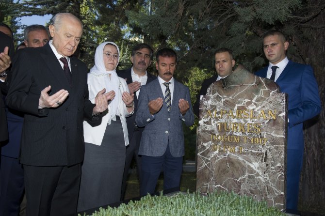 "İçmek İsteyen Meyhaneye Gitsin"
