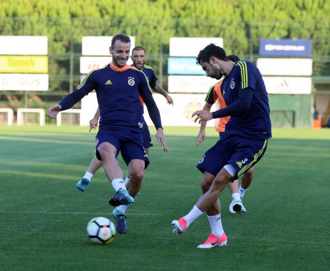 Fenerbahçe 13 Eksikle Çalıştı