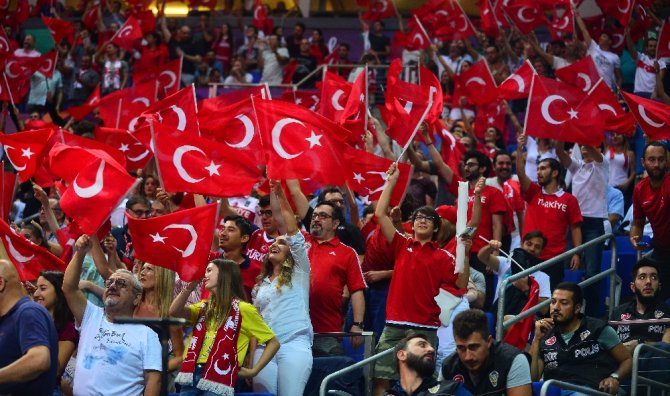 12 Dev Adam İlk Maçında Kaybetti