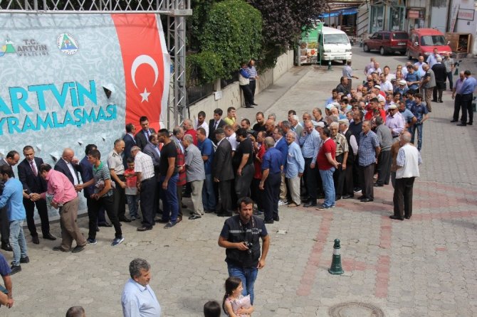 Artvinliler Geleneksel Bayramlaşmasını Gerçekleştirdi