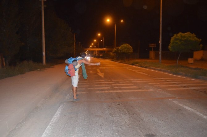 İş Yerinde Bunaldı, Otostop İle Türkiye’yi Geziyor