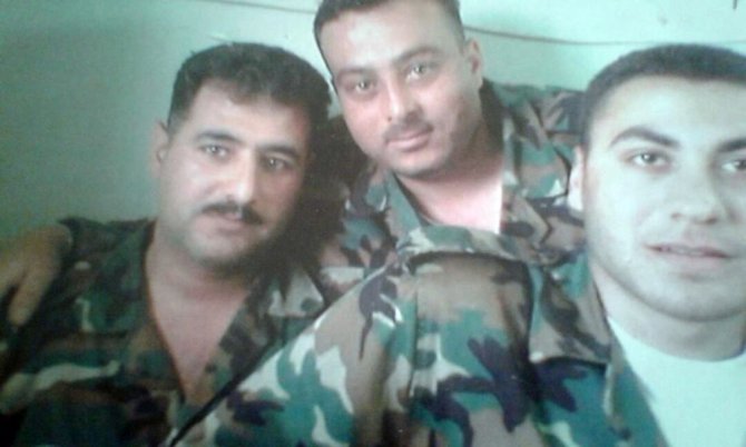 Esed’in Zulmünden Kaçan Yüzbaşı, Berberlik Yapıyor