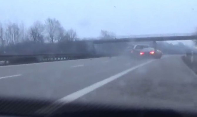 240 Kilometre Hızla Ortalığı Birbirine Kattı