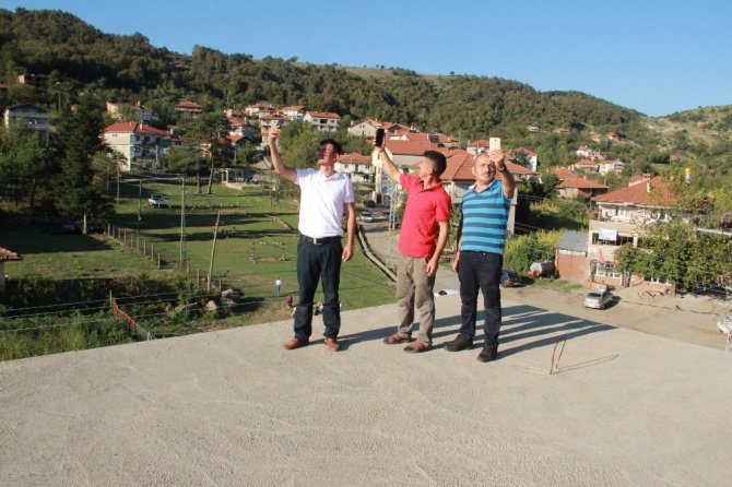 Oraya Yakınlarıyla Bayramlaşabilmek İçin Çıktı!