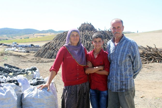 Herkes Bayram Yaparken Onlar Mangal Kömürü İçin Ter Döküyor
