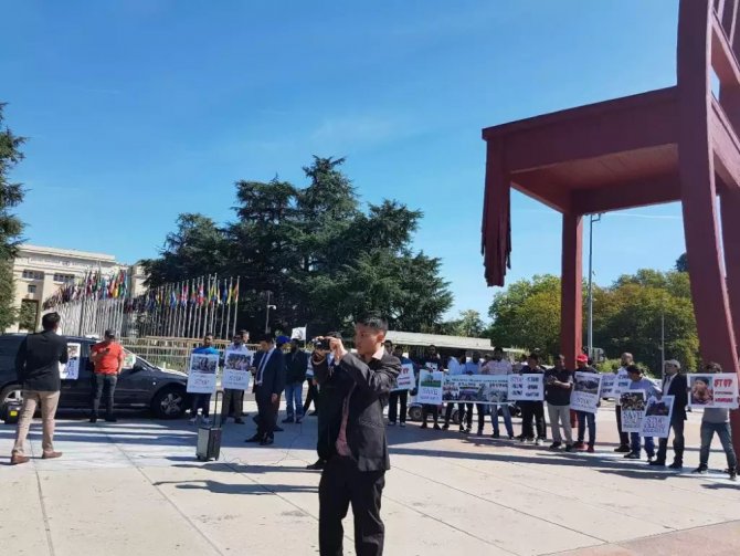 Bm Önünde ’Arakan’ Protestosu