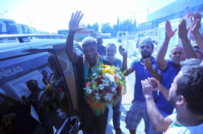 Fernandes’e Coşkulu Karşılama
