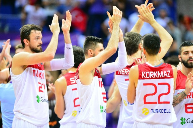 Milliler Son 16’yı Garantiledi