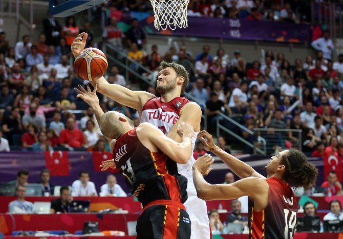 Milliler Son 16’yı Garantiledi