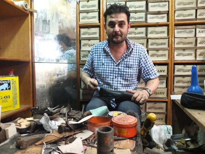 Çifte Diplomalı Ayakkabıcı
