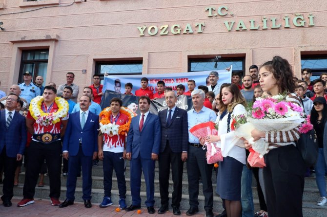 Rıza Kayaalp Ve Atakan Yüksel’e Coşkulu Karşılama