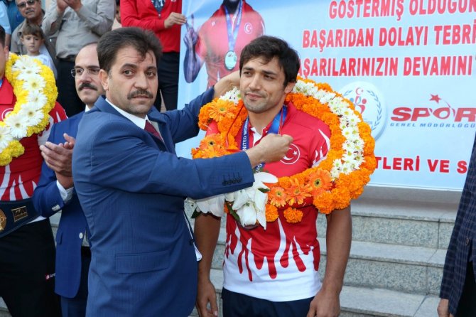 Rıza Kayaalp Ve Atakan Yüksel’e Coşkulu Karşılama