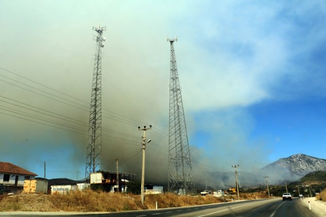 Antalya’daki Söndürme Çalışmaları Devam Ediyor