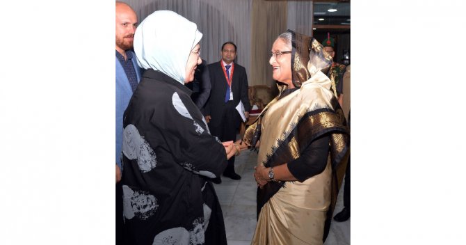 Bangladeş Başbakanı İle Görüştüler