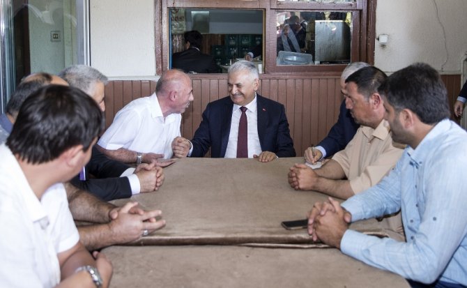 "Ülkesini Milletini Cümle Aleme Şikayet Eden Siyasetçiler Var"