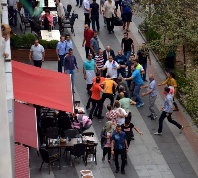 Trabzon’da Park Kavgası Kameralara Yansıdı