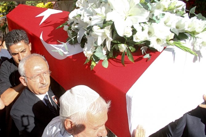 Türkiye’nin İlk Kadın Bakanı Son Yolculuğuna Uğurlandı