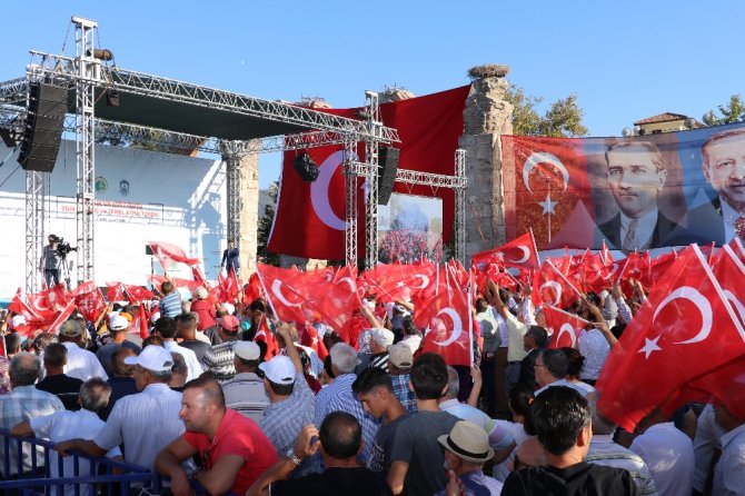 "Erdoğan Sevgisine Hala Tahammül Edemeyenler Var"