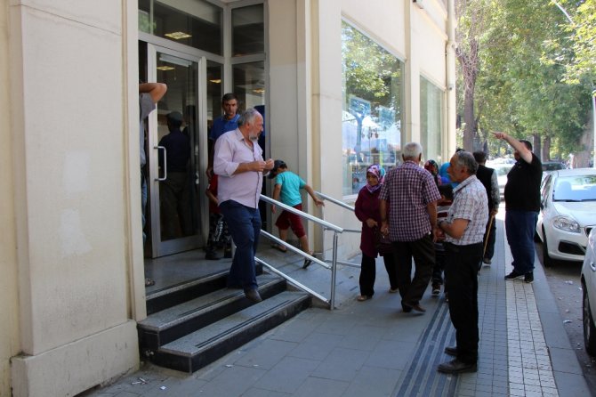 Bankanın İçinde 90 Bin Lirası Dolandırıldı