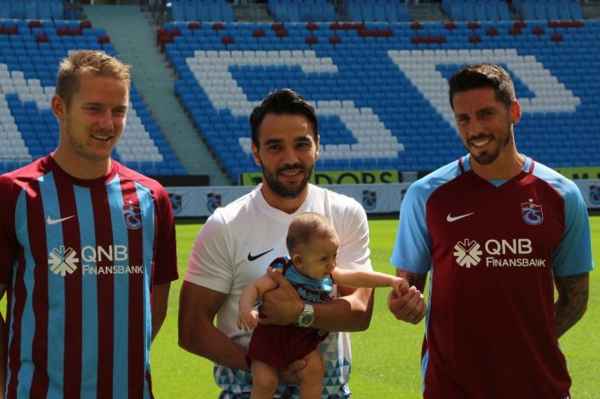 Trabzonspor, Yeni Transferlerine İmza Attırdı