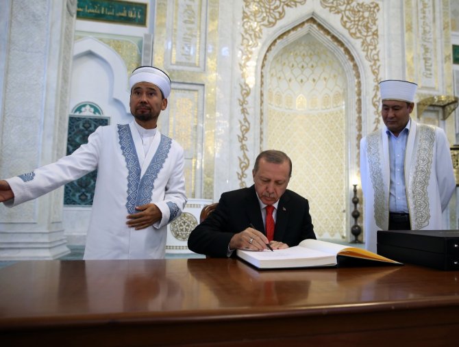 Cumhurbaşkanı Erdoğan’dan Kazakistan’da Cami Ziyareti