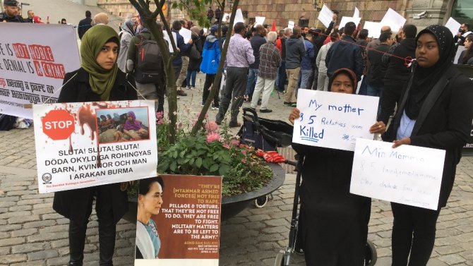 Avrupa Parlamentosu Önünde Arakan Protestosu