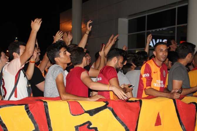 Galatasaray’a Antalya’da Coşkulu Karşılama