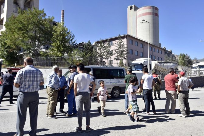 Gümüşhane’de Vatandaşlar Çimento Fabrikasına Giriş Çıkışı Kapattı