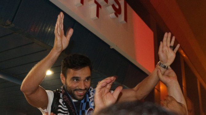 Trabzonspor Taraftarı Sosa Ve Volkan Şen’i Omuzlarına Aldı