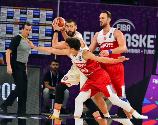 İlk Yarı İspanya’nın