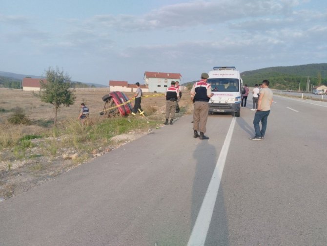 Yoldan Çıkan Otomobil Tarlaya Uçtu: 1 Ölü, 3 Yaralı