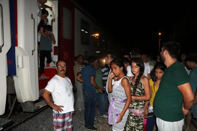 Ağabeyinin Nişanına Giderken Tren Çarptı