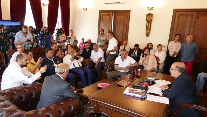 Gümrükçüoğlu, Basın Mensuplarıyla Sohbet Toplantısı Gerçekleştirdi